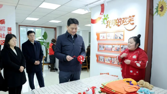 姜冬冬专题调研志愿服务工作